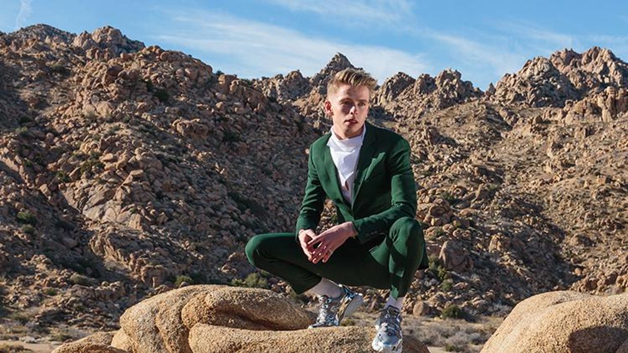 <p>Jamie Hannah Finds the Silver Lining in 'Magic' Music Video Premiere</p>