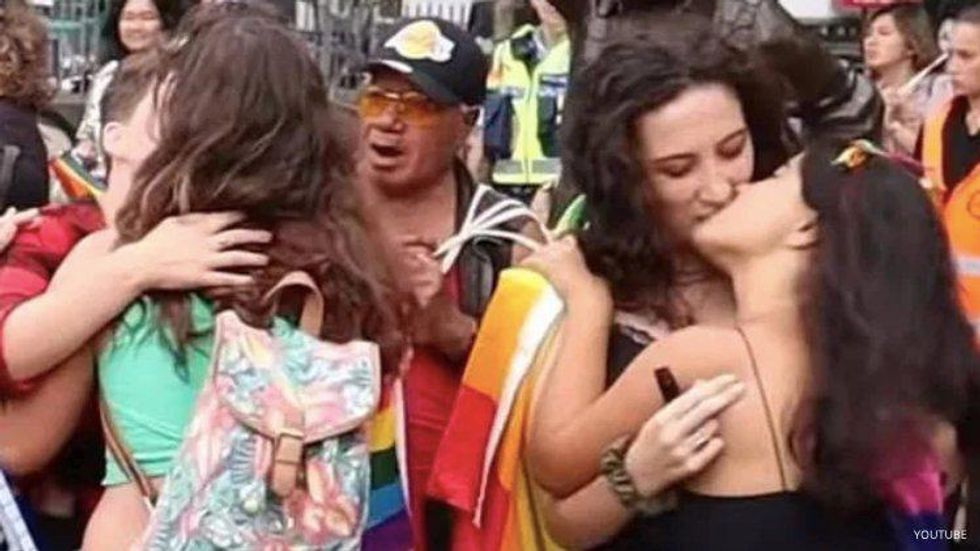 Lesbians Troll Antigay Protestors With Kisses at New Zealand Pride