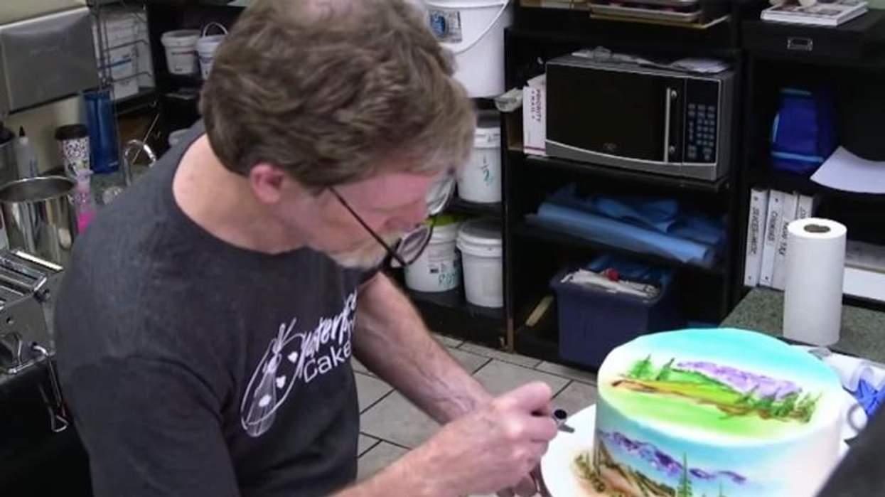 <p>Baker Who Refused Same-Sex Wedding Cake Scores Book Deal for Memoir</p>