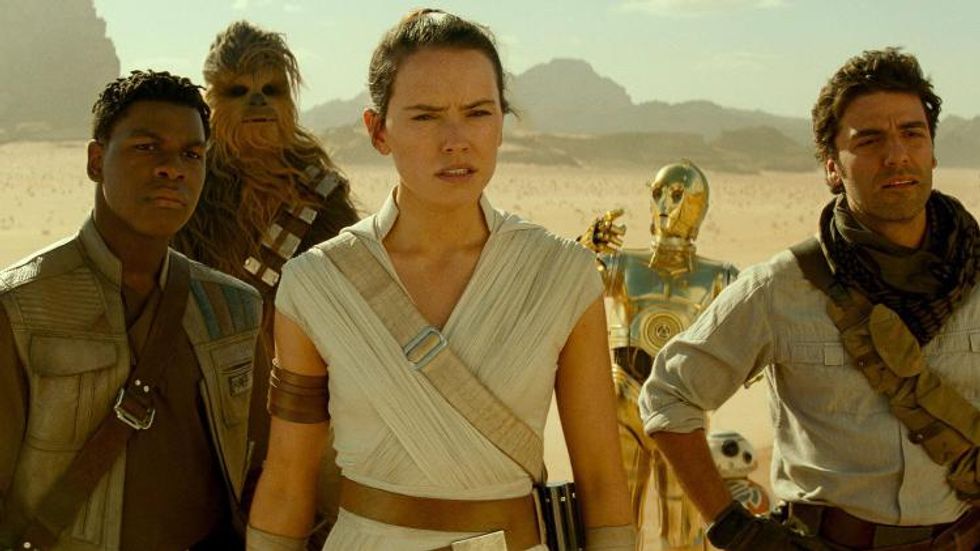 Lesbian Kiss Removed from 'Star Wars' in Singapore Release