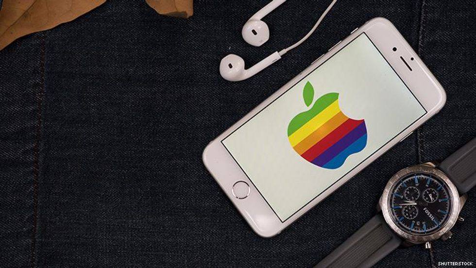 Russian Man Drops Lawsuit Against Apple for 'Turning Him Gay'