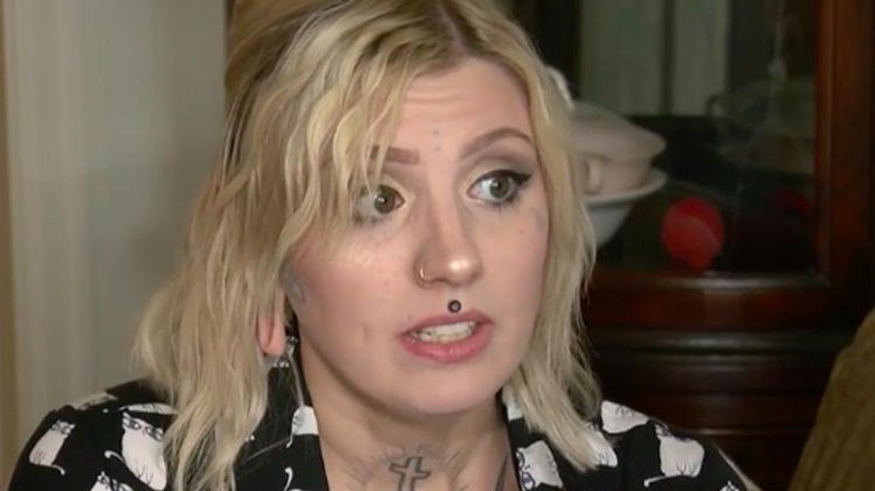 <p>Waitress Fired After Refusing to Serve Transphobic Customers</p>