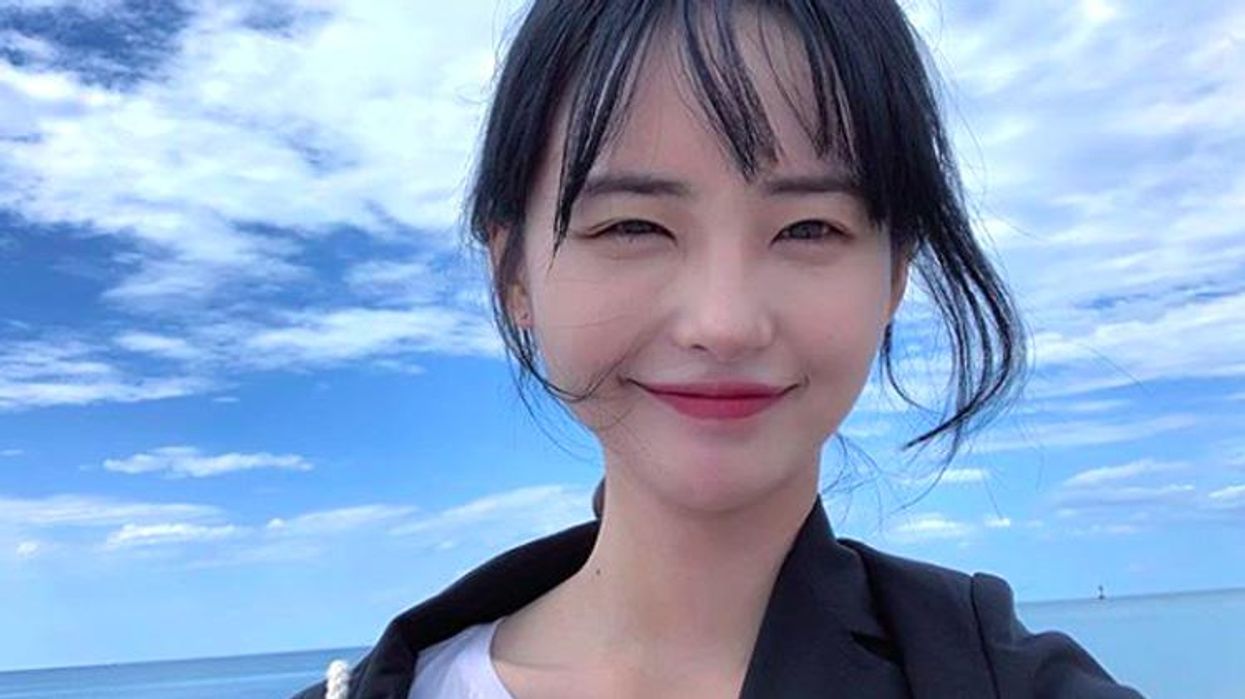 <p>K-Pop Singer Comes Out as Bisexual, Shares Adorable GF Photos</p>