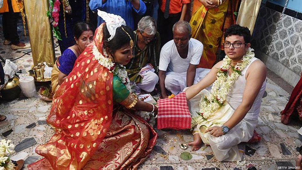 Trans Couple Married in Historic 'Rainbow Wedding' in Bengal