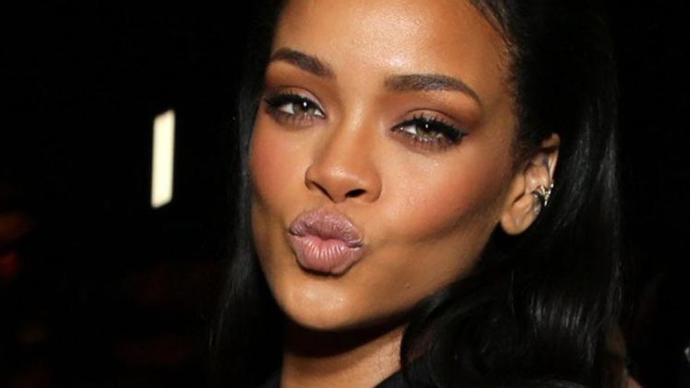 The 10 Stages of Kissing a Girl for the First Time, as Told by Rihanna