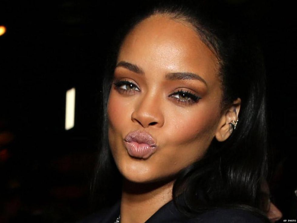The 10 Stages of Kissing a Girl for the First Time, as Told by Rihanna
