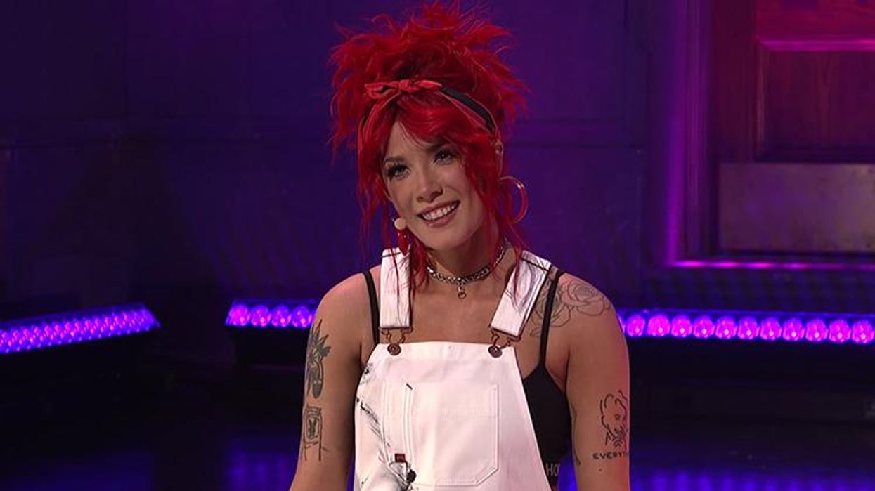 <p>Halsey Paints Herself, Makes 'Eastside' a Bi-Anthem in <em>SNL</em> Performance</p>