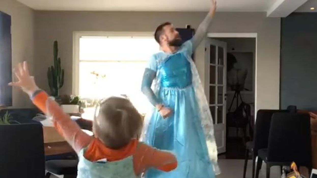 <p>Father & Son Dressed as Elsa Dance Adorably to <em>Frozen</em>'s 'Let It Go'</p>