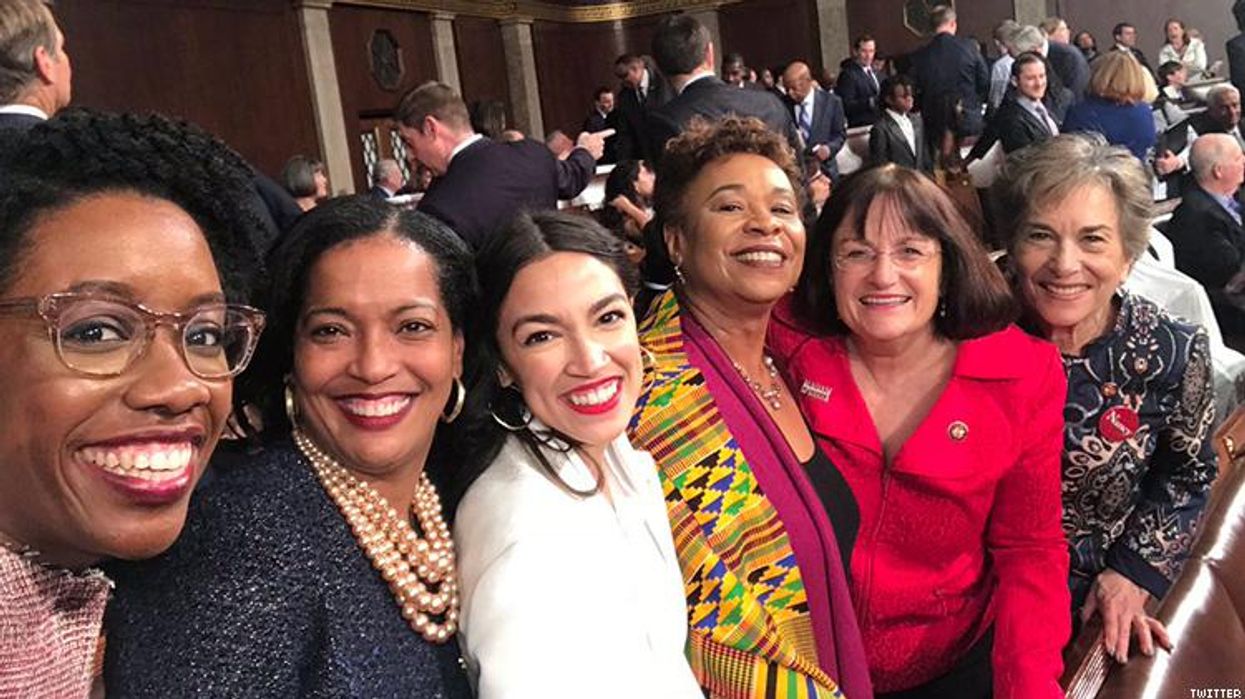 <p>We've Got a New Congress & Twitter Is Celebrating Hard!</p>