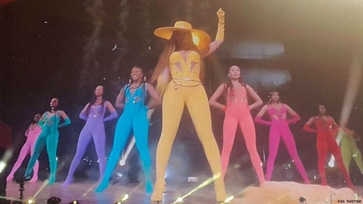 <p>Beyoncé & Her Backup Dancers Get in 'Formation' of a Human Pride Flag</p>