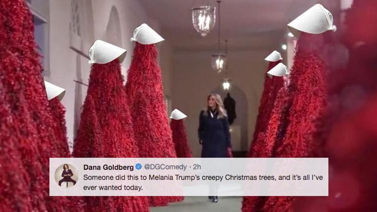 <p>The Internet Is Roasting Melania Trump's Creepy AF Christmas Decor</p>