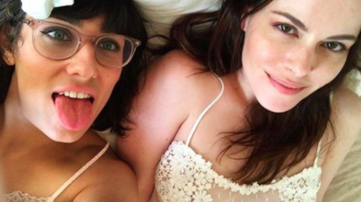 <p>Teddy Geiger and Emily Hampshire Are Engaged!</p>