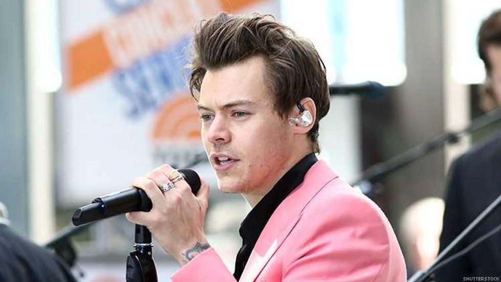 Harry Styles Helped a Fan Come Out to Her Mom During His Concert