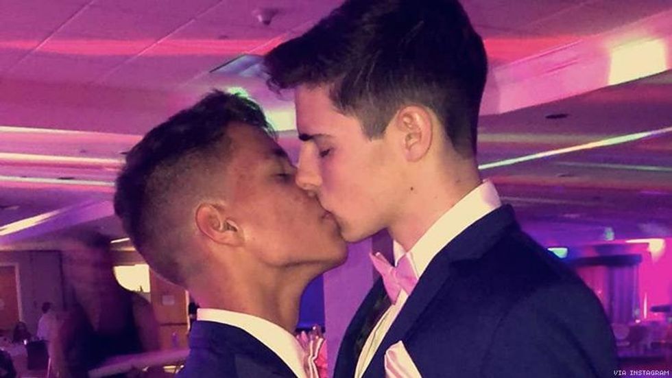 This Adorable Couple Got the Best Surprise from Hecklers After Prom