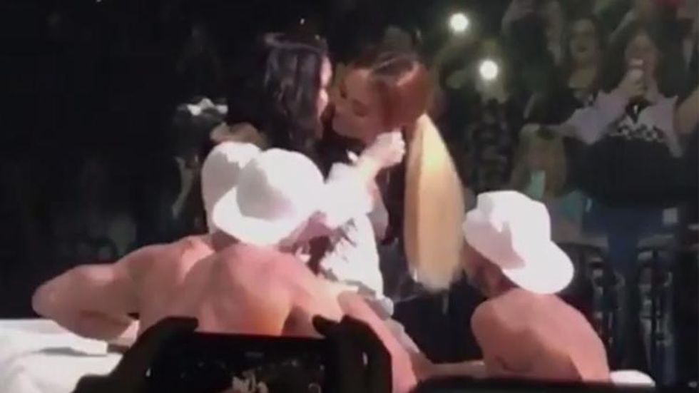 Hot Lesbian Orgy Demi Lovato - Kehlani Kissed Demi Lovato and Our Queer Hearts Are Exploding with Joy