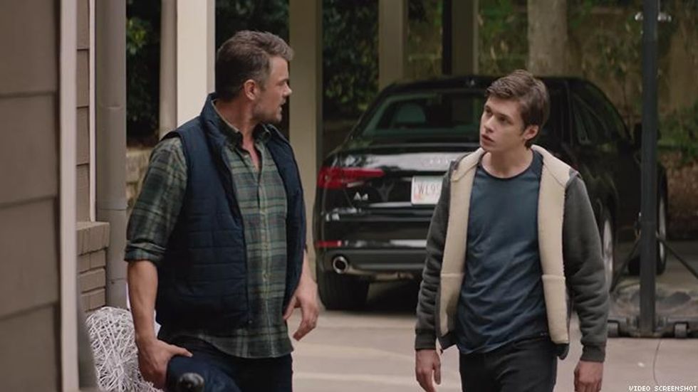 Josh Duhamel Wants to Sign Up for Grindr in New 'Love, Simon' Clip