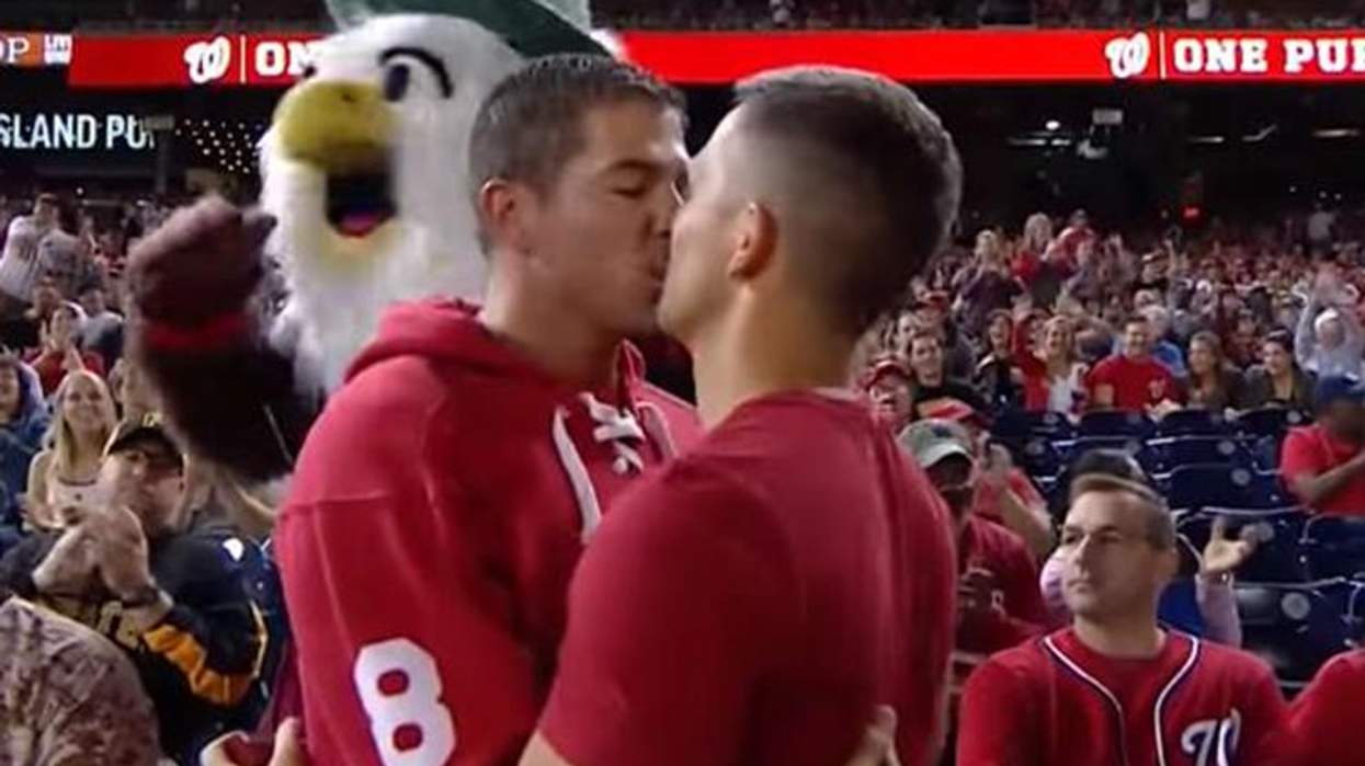 <p>This Guy Proposed to His Boyfriend During a Baseball Game and the Crowd Lost It</p>