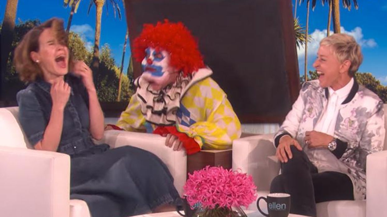 <p>Ellen Scared the Sh*t out of Sarah Paulson Three Times in a Row</p>