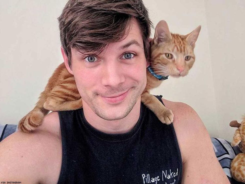This Ridiculously Attractive Gay Vet Posts the Cutest Thirst Traps with Animals He's Saved