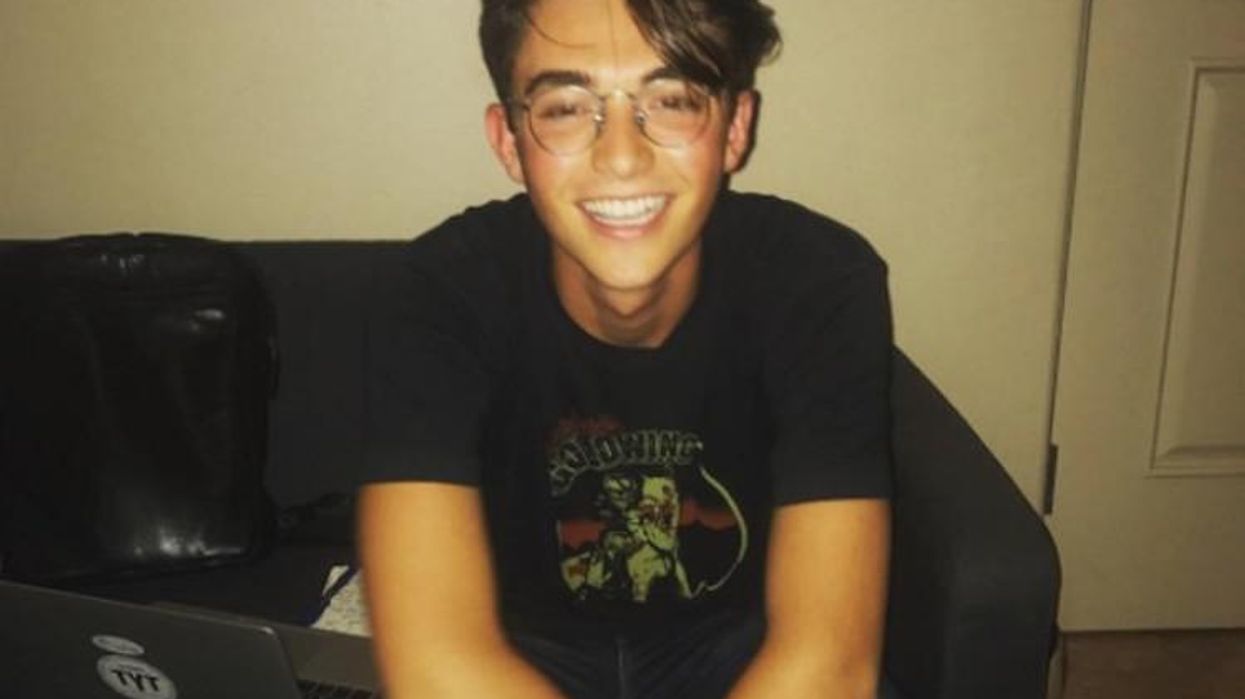 <p>Viral Singing Sensation Greyson Chance Comes Out as Gay</p>