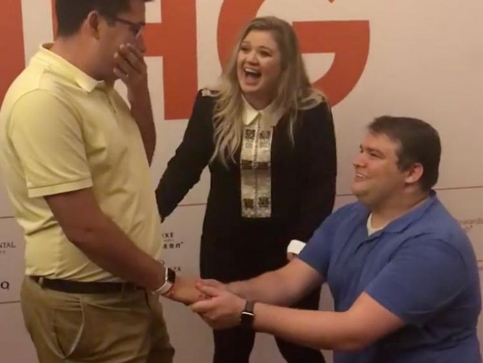 Kelly Clarkson Freaks Out Over This Adorable Gay Proposal