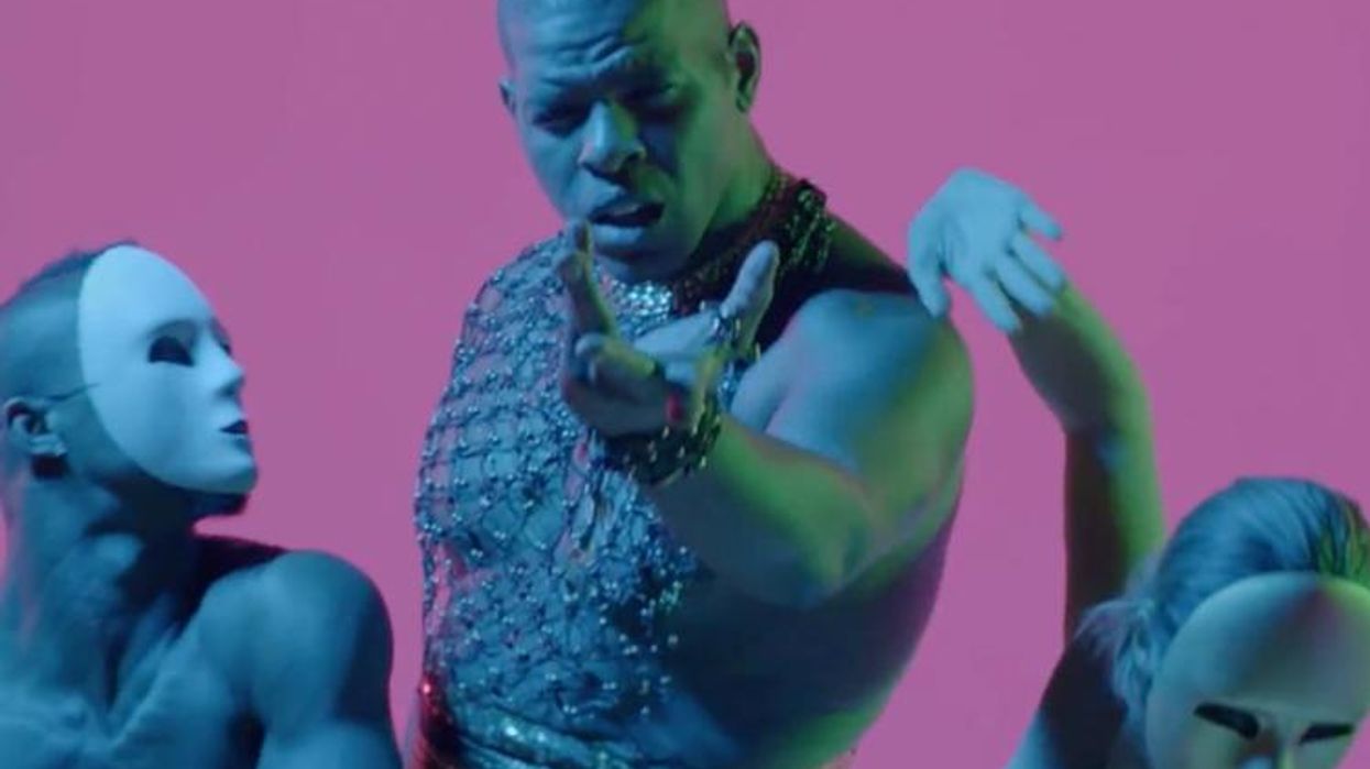 <p>This Gay R&B Singer Bares His Soul in Fiery Heartbreak Anthem</p>