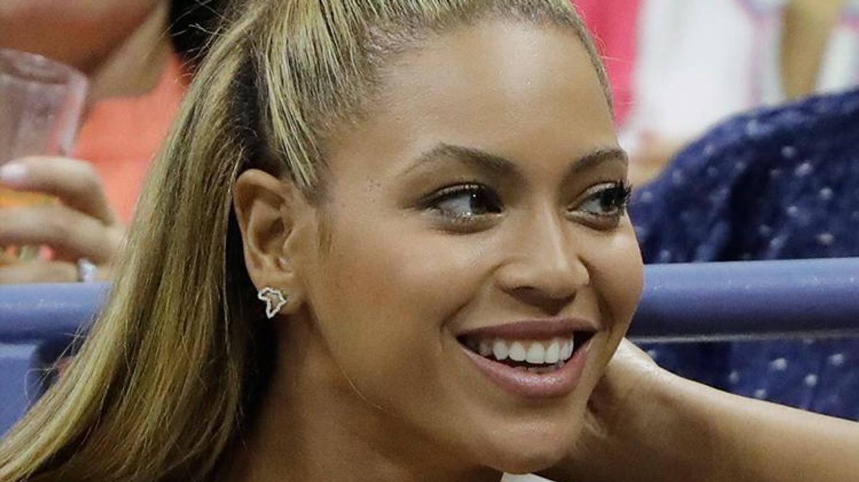 <p>Beyoncé Is Helping Young Women Pay for College</p>
