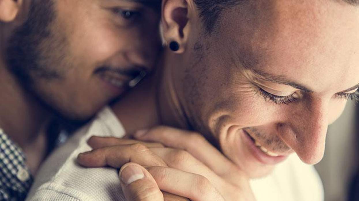 <p>6 Telltale Signs He’s Into You</p>