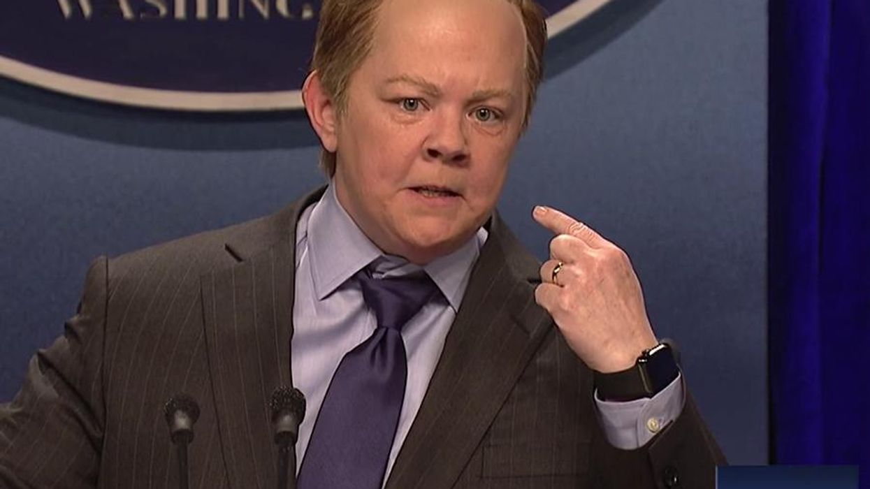 <p>Melissa McCarthy's Sean Spicer <em>SNL</em> Skit Was So Accurate It's Scary</p>