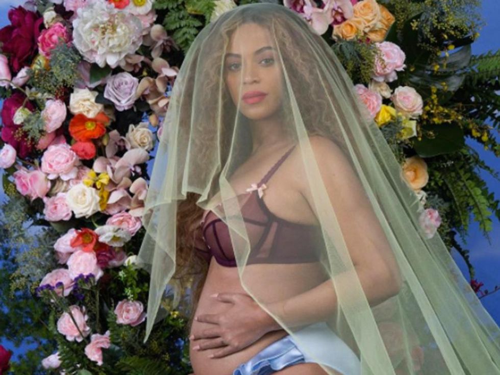 How These 10 Celebs Reacted to Beyoncé's Baby News