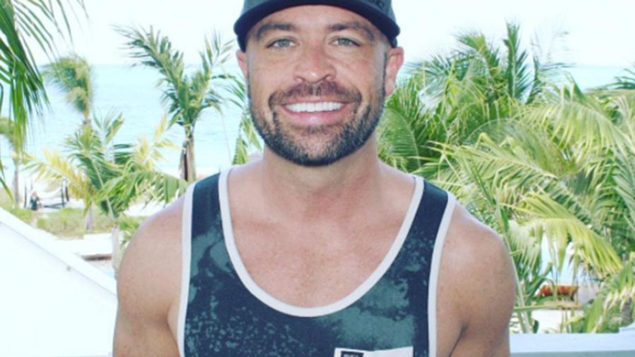 <p>This CMT Host Just Came Out As Gay</p>