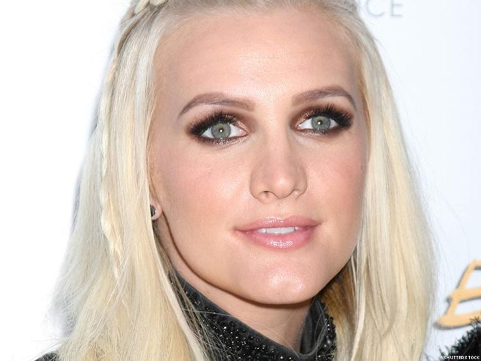 Praise the Pop Gods Because Ashlee Simpson Is Returning to Music in 2017