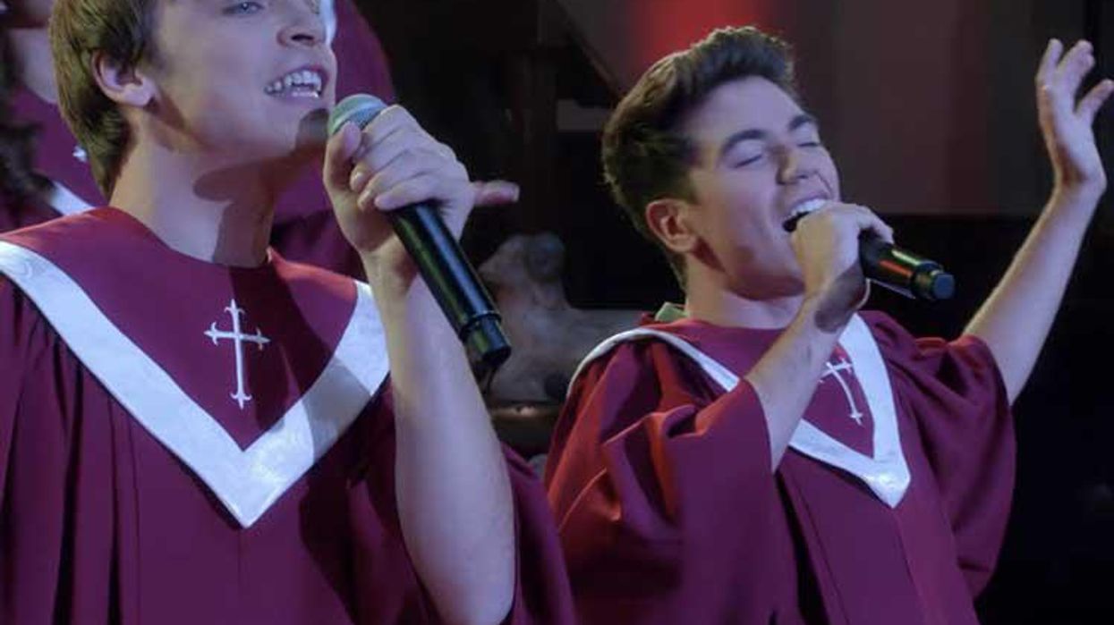 <p>The Real O'Neal's Christmas Kiss and 'Oh Holy Night/The Greatest' Mash-Up Is Groundbreaking</p>