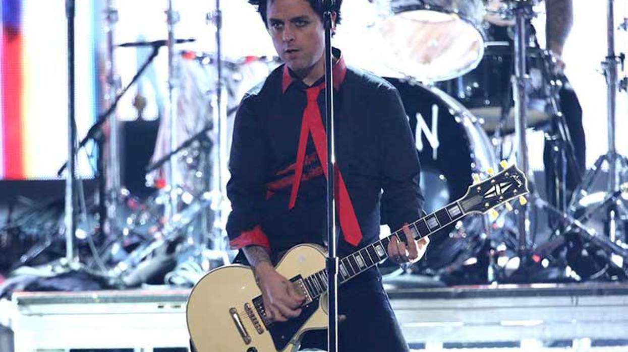 <p>Green Day Leading an Anti-Trump Chant at the AMAs Will Make Your Monday</p>
