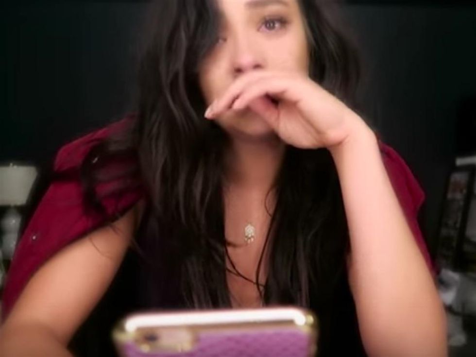 Shay Mitchell Sobs Her Way Through Heartbreaking Pretty Little Liars Goodbye Letter