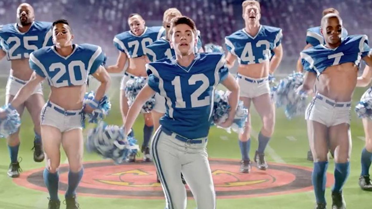 <p>According to <em>The Real O'Neals</em>, Halloween Is the Gay Super Bowl</p>