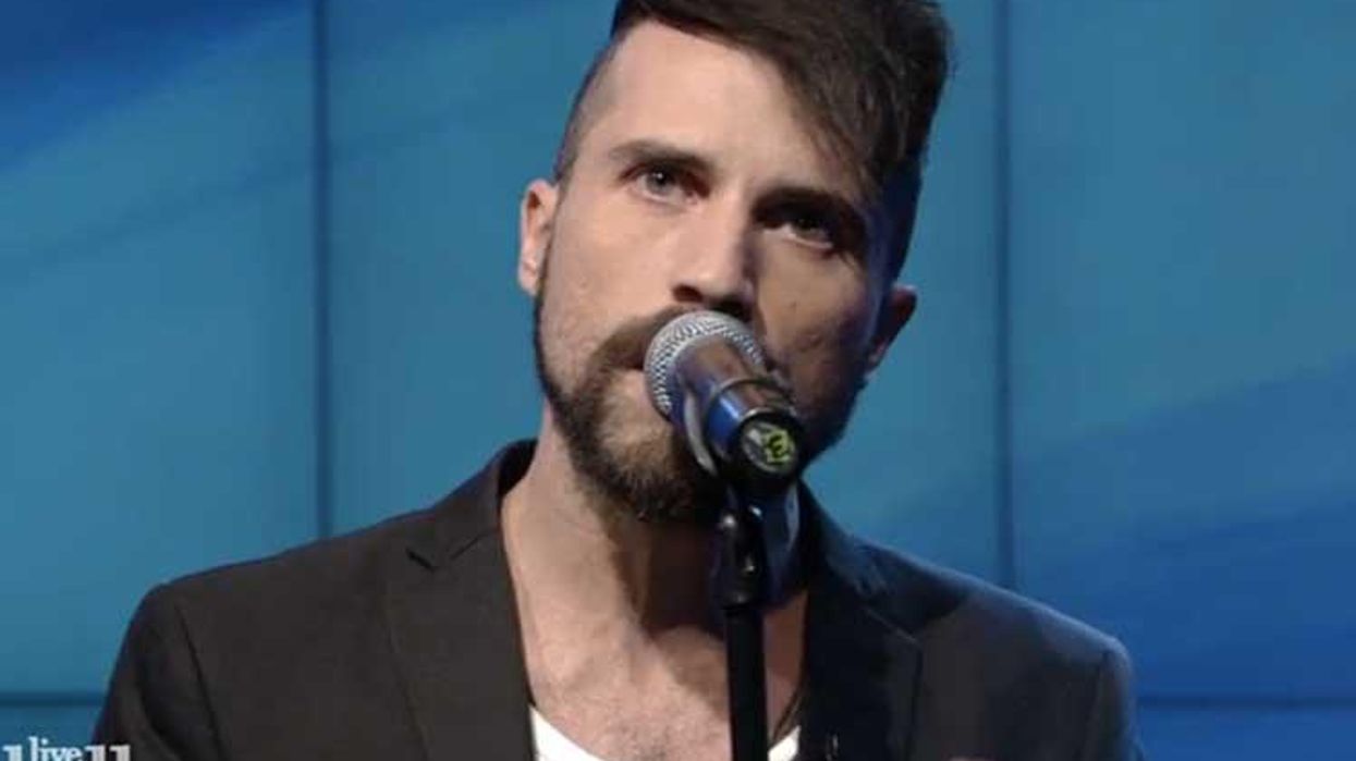 <p>Tyler Glenn's Raw Performance on Live with Kelly May Move You to Tears</p>