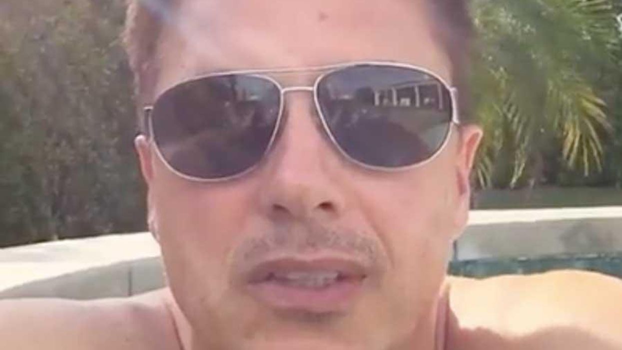 <p>Husband's Big Entrance Proves John Barrowman Is a Lucky Man</p>