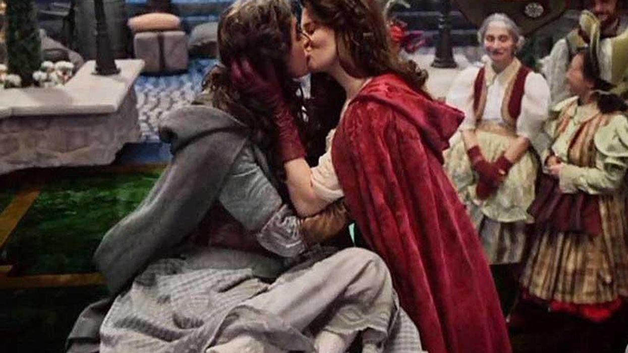 <p><em>Once Upon A Time </em>Gets an Epic Kiss Between Two Storybook Heroines</p>