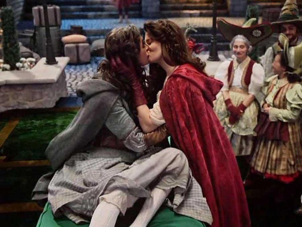 Once Upon A Time Gets an Epic Kiss Between Two Storybook Heroines