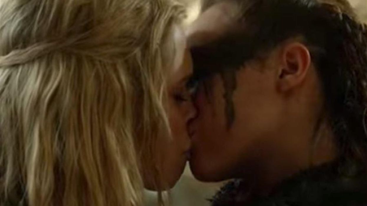 <p>Eliza Taylor Breaks Our Hearts Discussing Clarke and Lexa's Love Story at Wonder Con</p>