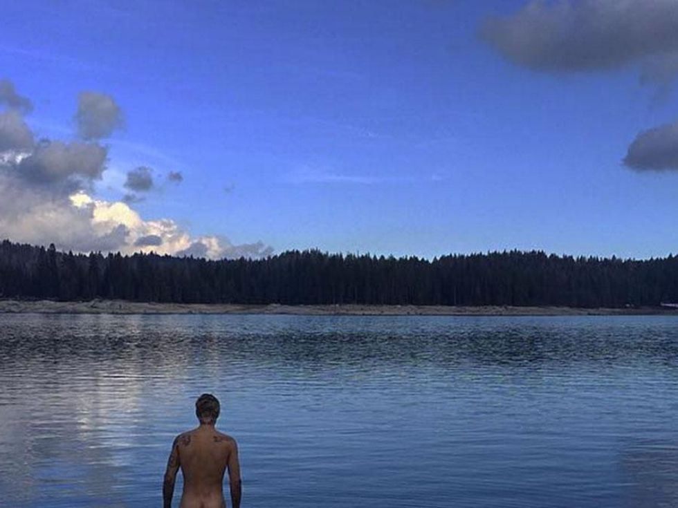 Justin Bieber Just Blessed Us With Another Bare Booty Pic
