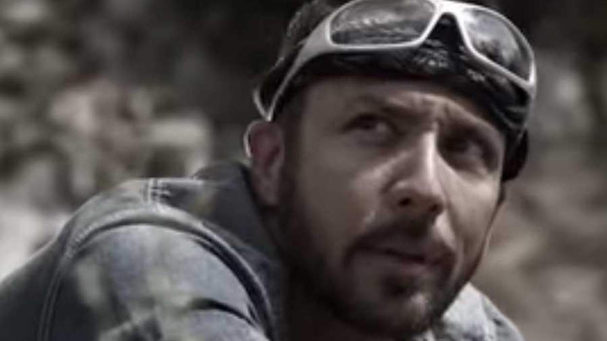 <p>This '90s Boy Band Zombie Movie Trailer Is Endlessly Fascinating</p>