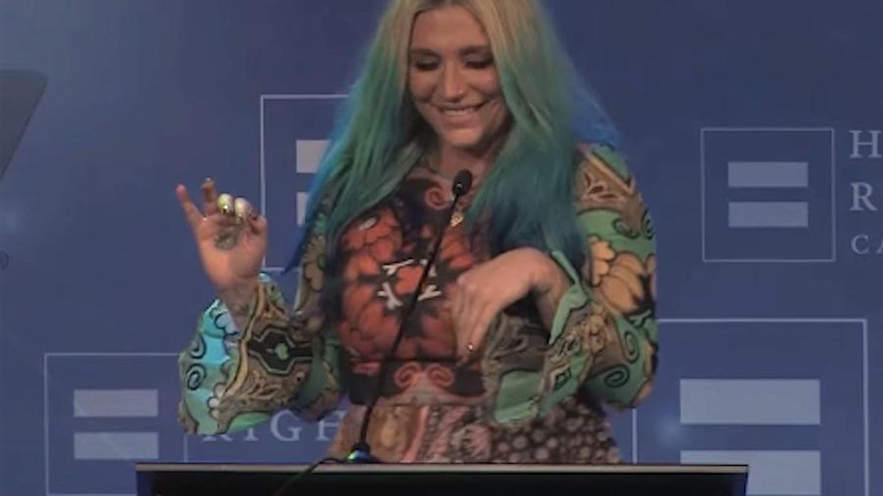 <p>Kesha Cries and Makes Us Cry While Accepting the HRC Visibility Award</p>