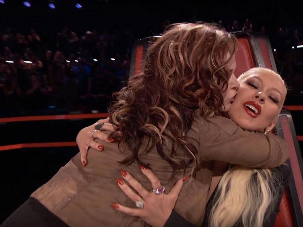 Lucky Lesbian The Voice Contestant Locks Lips with Coach Christina Aguilera 