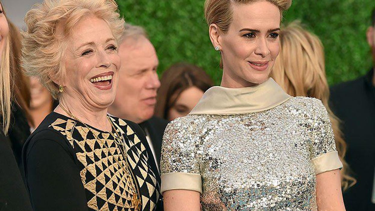 <p>WATCH: Sarah Paulson Adorably Shares Girlfriend Holland Taylor's Review of Her <em>American Crime Story</em> Performance</p>