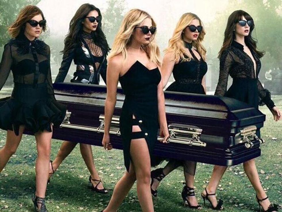 New Poster Proves That Five Years Forward Is Not Your Mother's Pretty Little Liars 