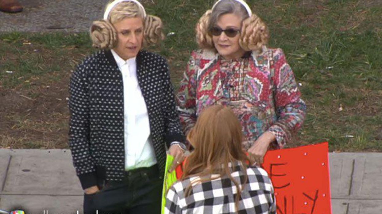 <p>WATCH: Ellen DeGeneres and Carrie Fisher Hawk <em>Star Wars</em> Tickets on the Street</p>