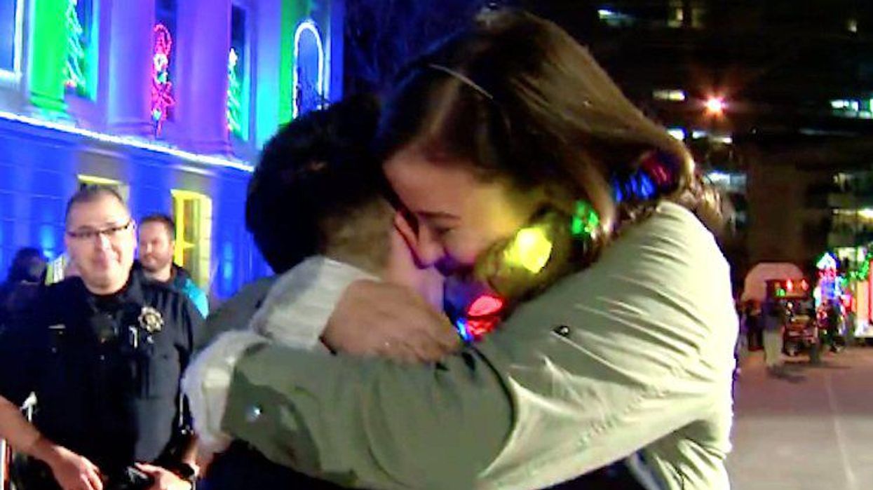 <p>WATCH: Denver Police Officer Surprises Girlfriend With Adorable Holiday Proposal </p>
