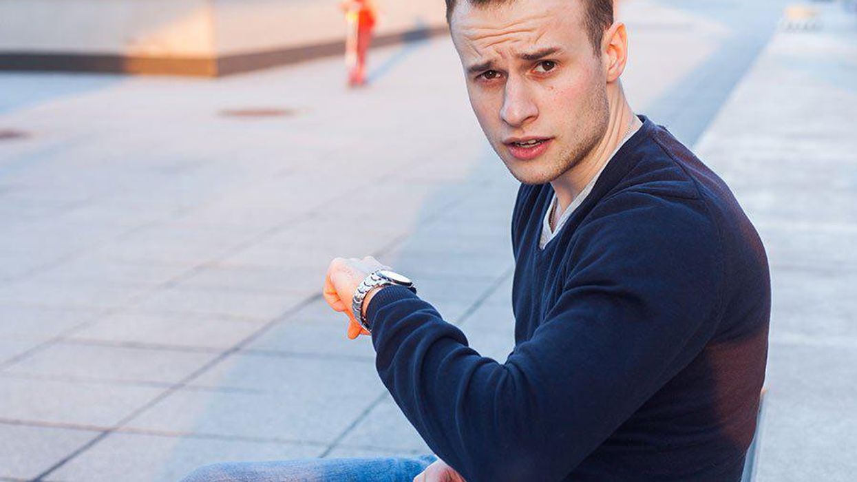 <p>36 Thoughts That Go Through Your Mind When Your Date’s Late</p>